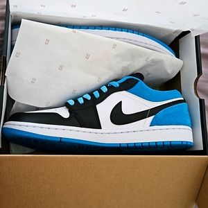 Air Jordan 1 Low SE (10.5)